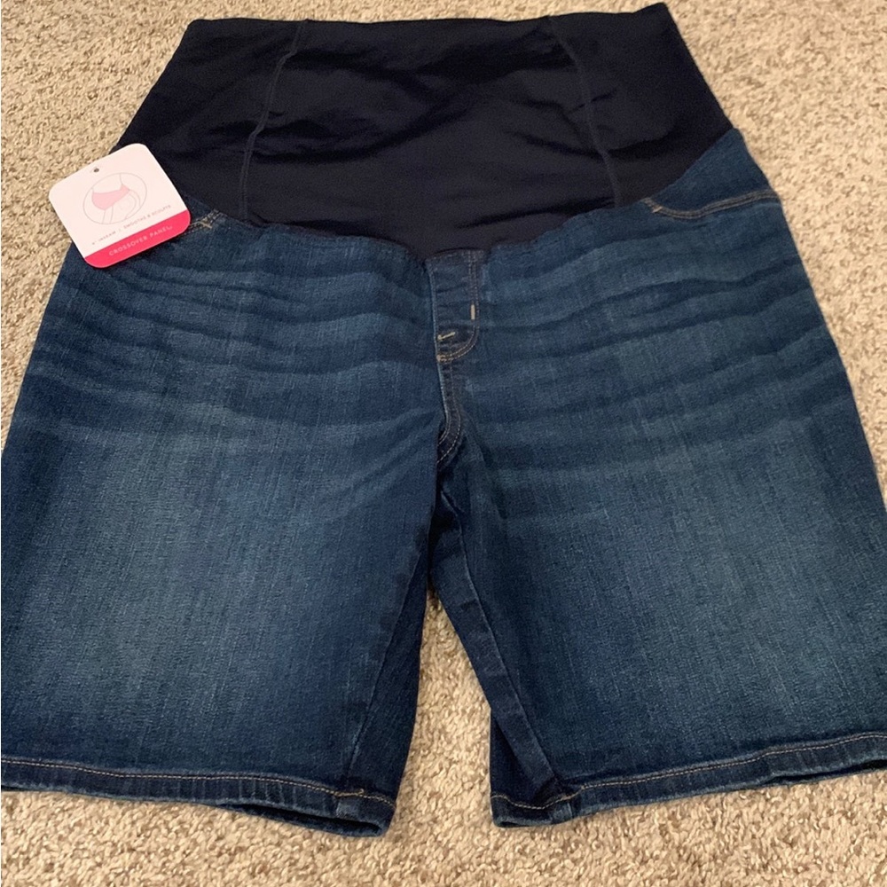 NWT size 14 Maternity Shorts 
Isabel Maternity brand